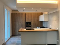 Cucina con penisola design Ingrosso cucine moderne icm04 Primopiano cucine a prezzo scontato