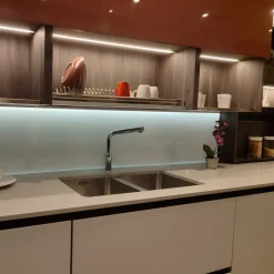 Cucina con penisola in laccata opaco a prezzo scontato 60%