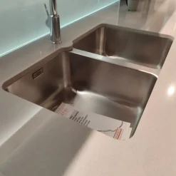 Cucina con penisola in laccata opaco a prezzo scontato 60%