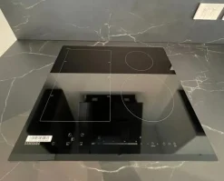 Cucina con penisola in laminato opaco bianca Ingrosso cucine moderne icm67 a prezzo ribassato