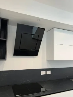 Cucina con penisola in laminato opaco bianca Ingrosso cucine moderne icm67 a prezzo ribassato