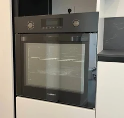 Cucina con penisola in laminato opaco bianca Ingrosso cucine moderne icm67 a prezzo ribassato