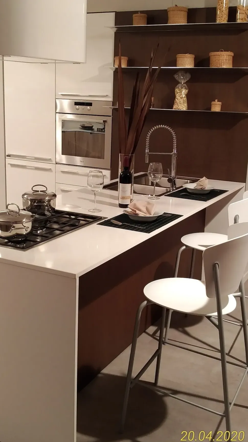 Cucina con penisola in laccato lucido a prezzo scontato 59%