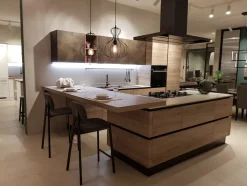 Cucina con penisola in laminato materico a prezzo scontato 33%