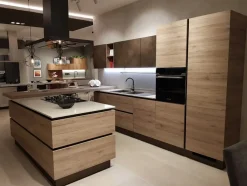 Cucina con penisola in laminato materico a prezzo scontato 33%