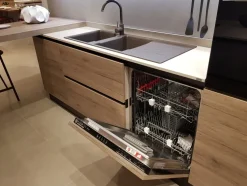 Cucina con penisola in laminato materico a prezzo scontato 33%