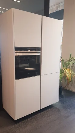 Cucina con penisola in laminato opaco grigia Alea a prezzo scontato