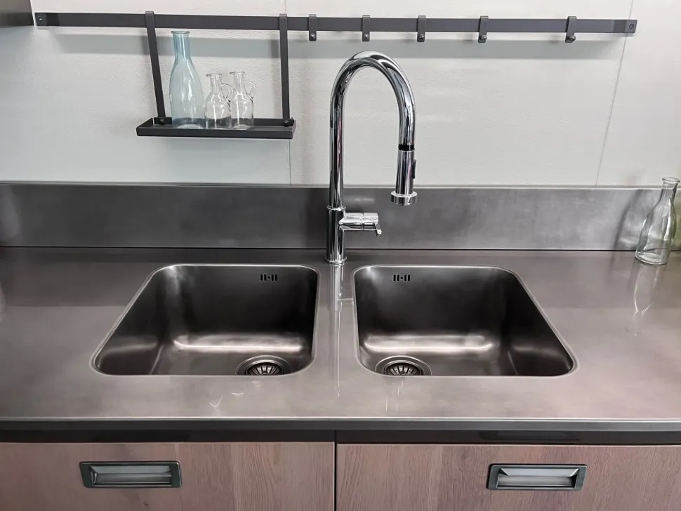 Cucina con penisola in legno a prezzo scontato 45%