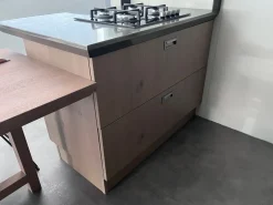 Cucina con penisola in legno a prezzo scontato 45%