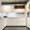 Cucina con penisola in melaminico bianca Ak project profilo 30° a prezzo scontato