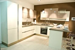 Cucina con penisola in polimerico a prezzo ribassato 50%
