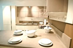 Cucina con penisola in polimerico a prezzo ribassato 50%