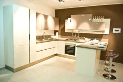 Cucina con penisola in polimerico a prezzo ribassato 50%