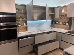 Cucina con penisola in vetro modello Riflex ad un prezzo riservato