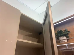 Cucina con penisola in vetro modello Riflex ad un prezzo riservato