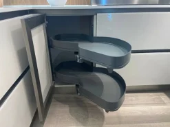 Cucina con penisola in vetro modello Riflex ad un prezzo riservato