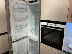 Cucina con penisola in vetro a prezzo ribassato 50%