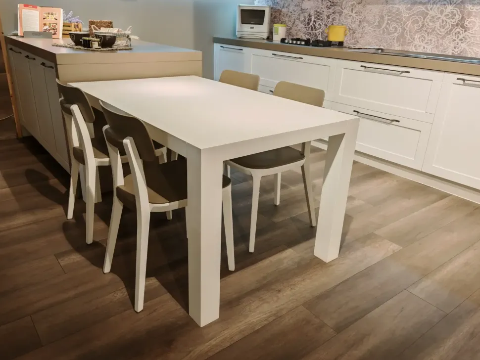 Cucina con penisola moderna bianca Arredo3 Frame a soli 8400 Euro