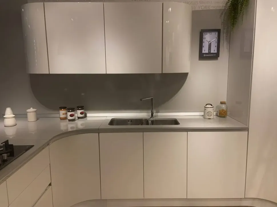 Cucina con penisola moderna bianca Ar