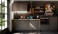 Cucina Cucina industrial con paino legno e ante effetto iron steel con colonne di Outlet etnico in Offerta Outlet -46%