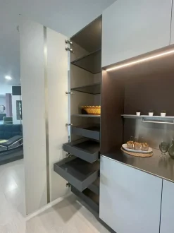 Cucina Cucina obliqua di Ernestomeda in offerta -35%