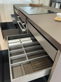 Cucina Cucina obliqua di Ernestomeda in offerta -35%