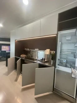 Cucina Cucina obliqua di Ernestomeda in offerta -35%