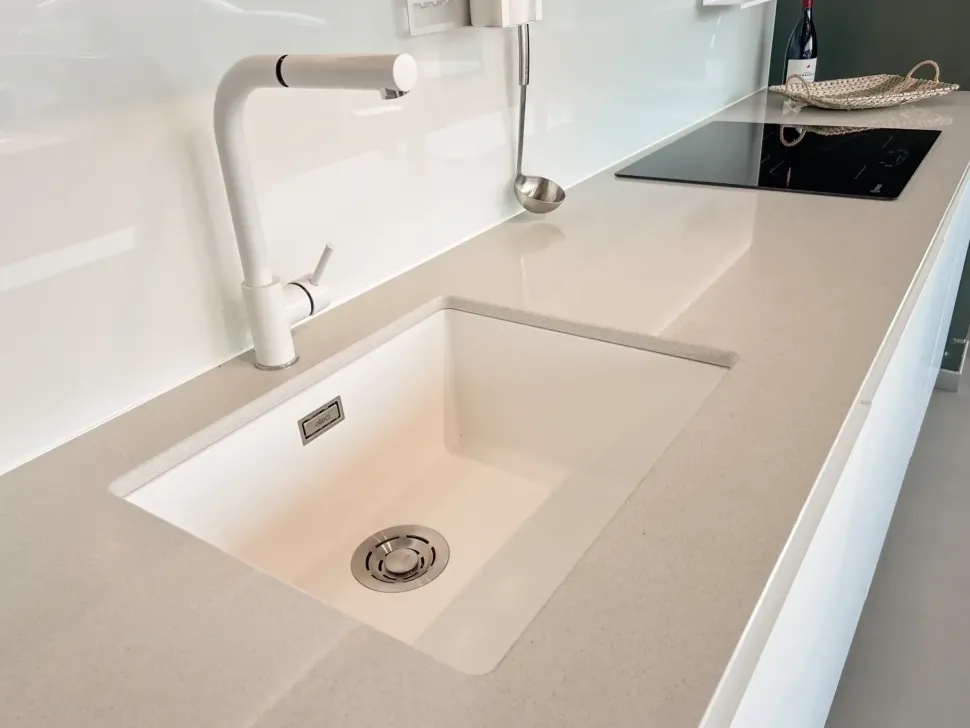 Cucina Cucina trend verde opaco moderna bianca Forma 2000 lineare scontata 40%