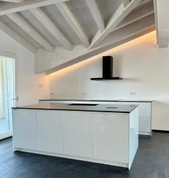 Cucina design ad isola Primopiano cucine Ingrosso cucine moderne icm53 a prezzo ribassato