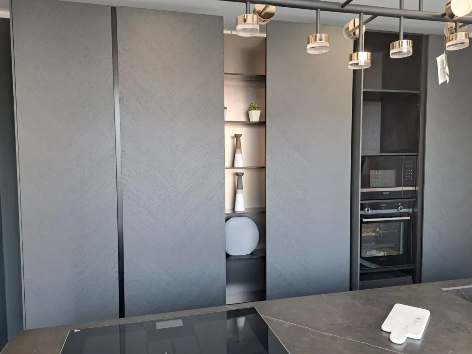 Cucina design con isola Mantis Binova a prezzo ribassato