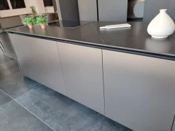 Cucina design con isola Mantis Binova a prezzo ribassato