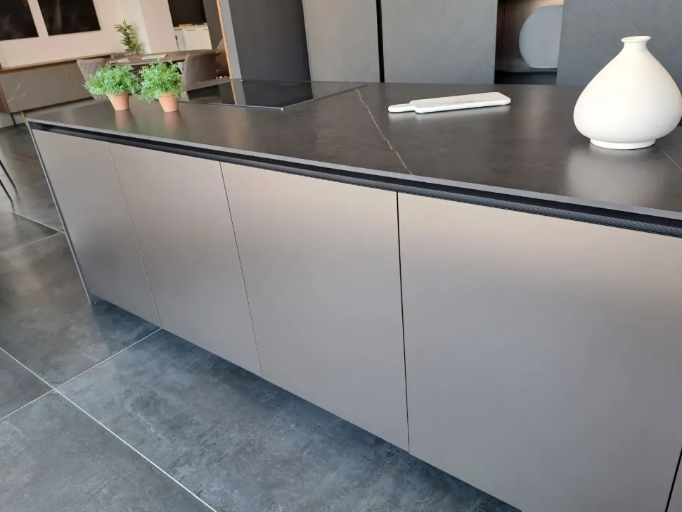 Cucina design con isola Mantis Binova a prezzo ribassato