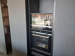 Cucina design con isola Mantis Binova a prezzo ribassato