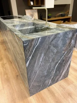 Cucina design con isola Monolith Artigianale a prezzo scontato