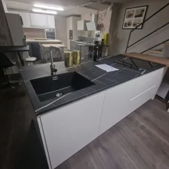 Cucina design con isola Seta Essebi a prezzo ribassato