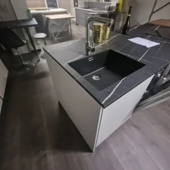 Cucina design con isola Seta Essebi a prezzo ribassato