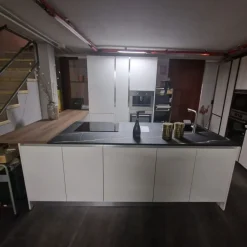 Cucina design con isola Seta Essebi a prezzo ribassato