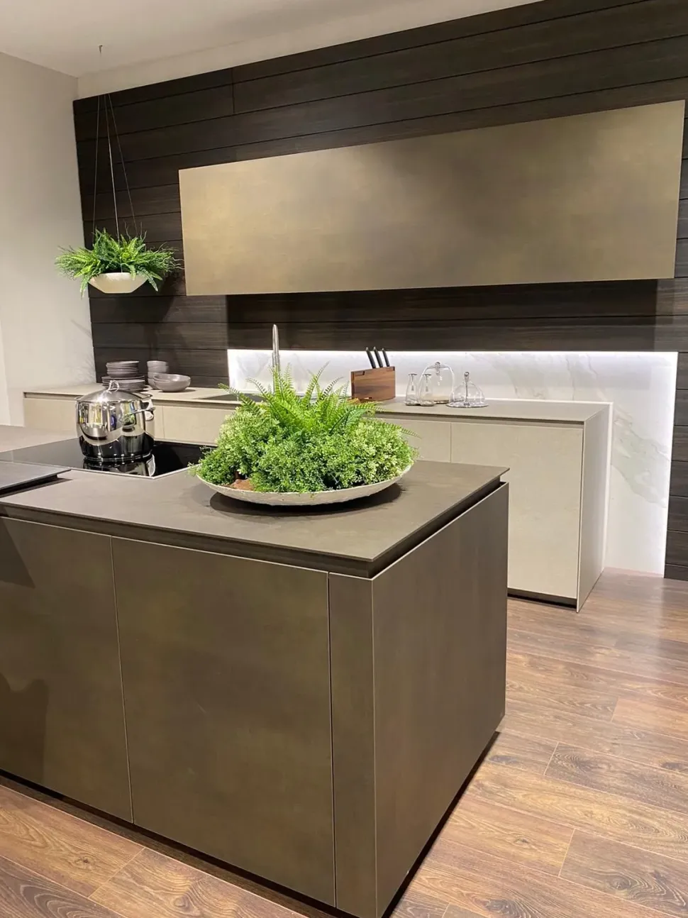 Cucina design con isola Skill Modulnova a prezzo scontato
