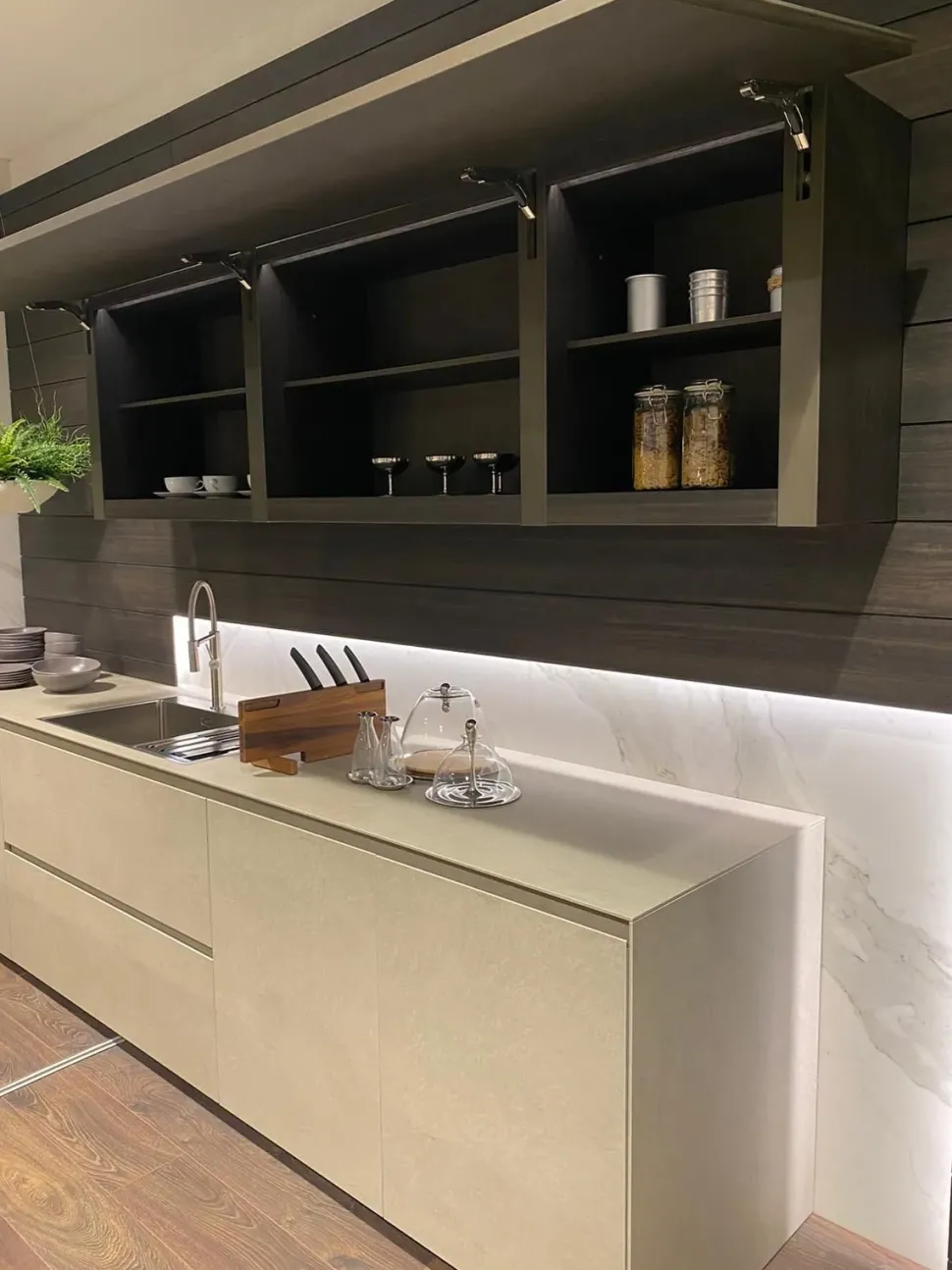 Cucina design con isola Skill Modulnova a prezzo scontato