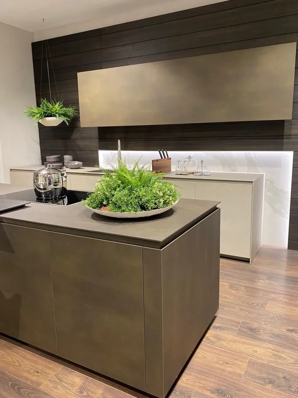 Cucina design con isola Skill Modulnova a prezzo scontato
