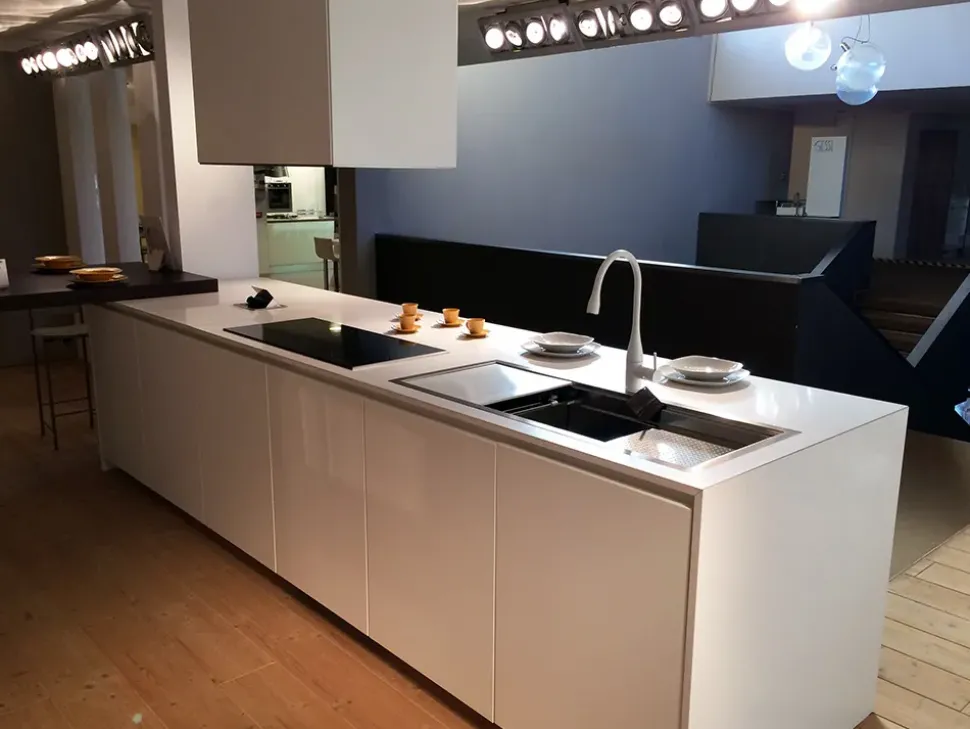 Cucina design Effeti Evoluzione in laccato opaco scontata del 67%