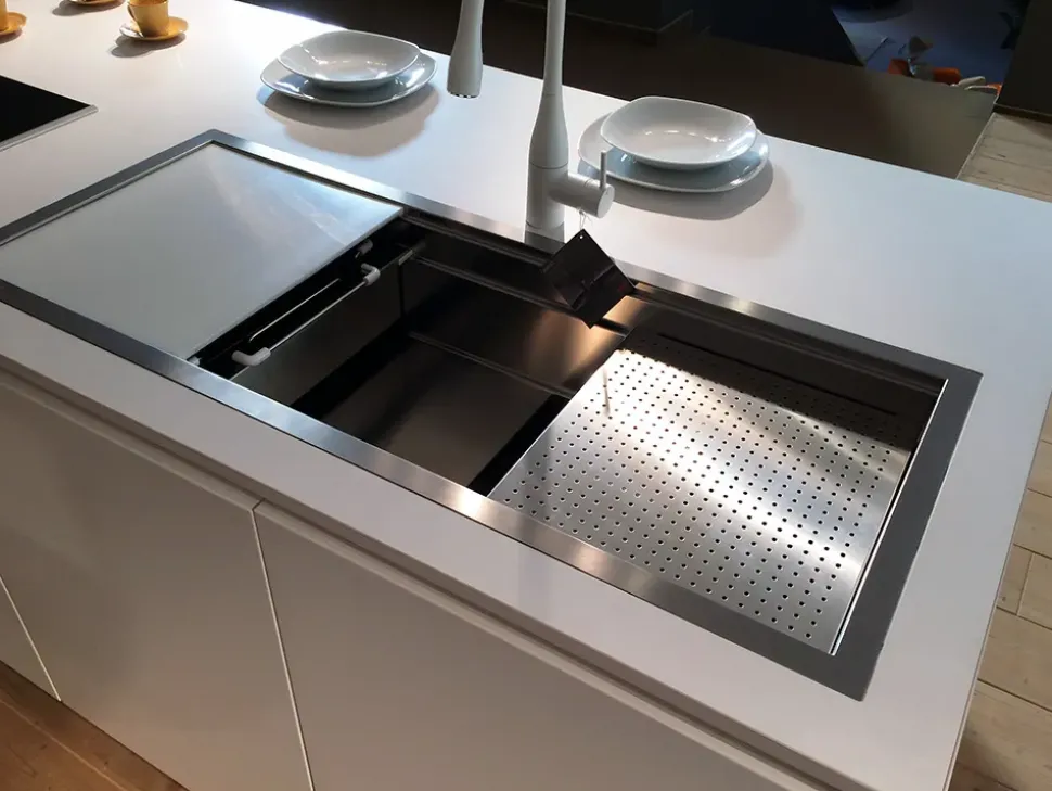 Cucina design Effeti Evoluzione in laccato opaco scontata del 67%