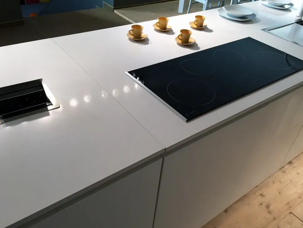 Cucina design Effeti Evoluzione in laccato opaco scontata del 67%