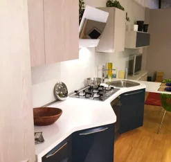 Cucina Dibiesse moderna con penisola grigio in laccato lucido Sfera