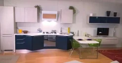 Cucina Dibiesse moderna con penisola grigio in laccato lucido Sfera