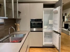 Cucina Euromobil design con penisola tortora in laccata Lain pro