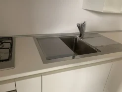 Cucina Euromobil moderna ad angolo bianca in polimerico lucido Filoescape