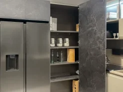 Cucina Formalia moderna grigio Scavolini ad angolo scontata 35%