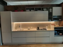 Cucina Frighetto moderna lineare bianca in melaminico Time. Estetica e funzionalità.