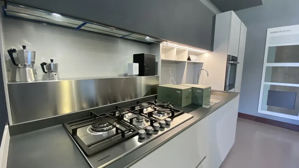 Cucina grigia design con penisola Ernestomeda Obliqua a soli 10902 Euro